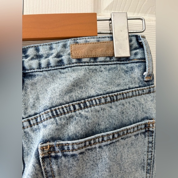 White Fox boyfriend jeans straight leg light wash size medium - Picture 4 of 10